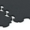 Le gros plan sur le système de connexion des revêtements de sol WARCO 6377 - Tapis de protection de sol fitness en couleur Anthracite. Les dimensions 102,5 x 102,5 x 2 cm | 1,05 m².