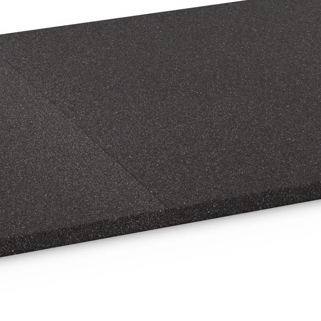 Le gros plan sur le système de connexion des revêtements de sol WARCO 6475 - Dalle de sous-couche Cl. 1 en couleur Anthracite. Les dimensions 52 x 52 x 1,8 cm.