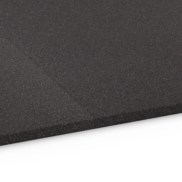 Le gros plan sur le système de connexion des revêtements de sol WARCO 6656 - Dalle de sous-couche Cl. 3 en couleur Anthracite. Les dimensions 104 x 104 x 1,8 cm.