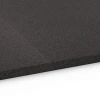 Le gros plan sur le système de connexion des revêtements de sol WARCO 6658 - Dalle de sous-couche Cl. 1 en couleur Anthracite. Les dimensions 104 x 104 x 2,7 cm.