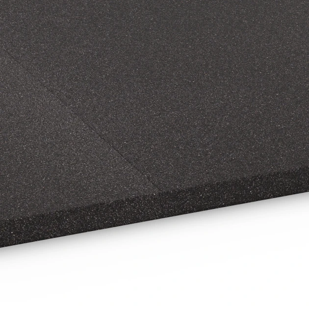 Le gros plan sur le système de connexion des revêtements de sol WARCO 6660 - Dalle de sous-couche Cl. 2 en couleur Anthracite. Les dimensions 104 x 104 x 2,7 cm.