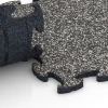 Großaufnahme vom Verbindungssystem von WARCO-Boden 6760 - Poolumrandung im Farbdesign Dunkelgrauer Granit. Abmessungen 44,6 x 44,6 x 1,8 cm.