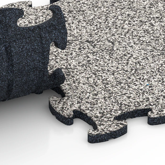Großaufnahme vom Verbindungssystem von WARCO-Boden 6761 - Poolumrandung im Farbdesign Grauer Granit. Abmessungen 44,6 x 44,6 x 1,8 cm.