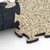 Großaufnahme vom Verbindungssystem von WARCO-Boden 6784 - Gymnastikmatte im Farbdesign Travertin. Abmessungen 44,6 x 44,6 x 1,8 cm.