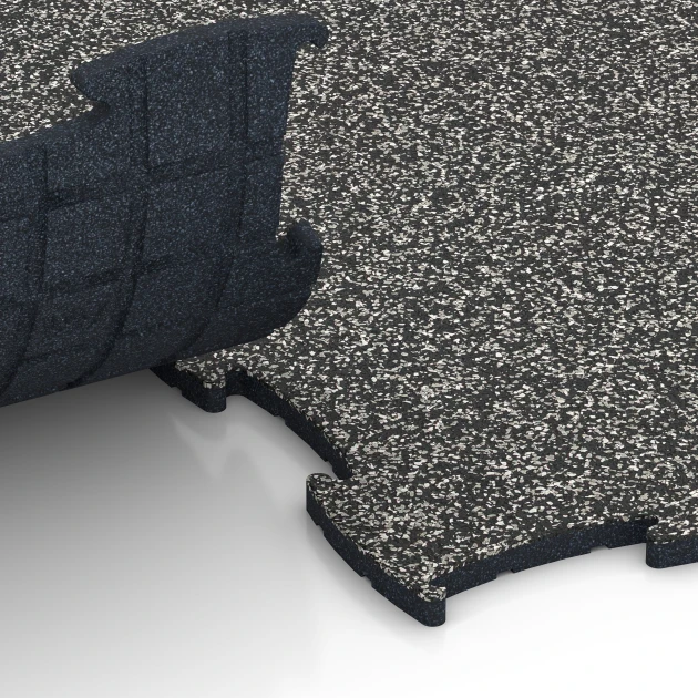 Le gros plan sur le système de connexion des revêtements de sol WARCO 6868 - Dalle Fitness Max en couleur Granit gris foncé. Les dimensions 97,1 x 97,1 × 1,8 cm.