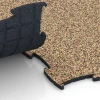 Le gros plan sur le système de connexion des revêtements de sol WARCO 6925 - Dalle clipsable sol d'exposition en couleur Terracotta. Les dimensions 97,1 x 97,1 × 1,8 cm.