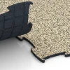 Großaufnahme vom Verbindungssystem von WARCO-Boden 6928 - Messeboden Klickfliese im Farbdesign Travertin. Abmessungen 97,1 x 97,1 × 1,8 cm.