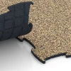 Le gros plan sur le système de connexion des revêtements de sol WARCO 6930 - Dalle clipsable sol d'exposition en couleur Rattan. Les dimensions 97,1 x 97,1 × 1,8 cm.