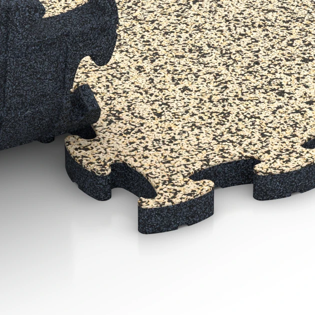 Großaufnahme vom Verbindungssystem von WARCO-Boden 6847 - Fitness Active Floor System im Farbdesign Travertin. Abmessungen 44,6 x 44,6 × 2,8 cm.