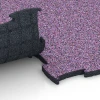 Le gros plan sur le système de connexion des revêtements de sol WARCO 6855 - Fitness Active dalle en couleur Lavande. Les dimensions 97,1 x 97,1 x 2,8 cm.