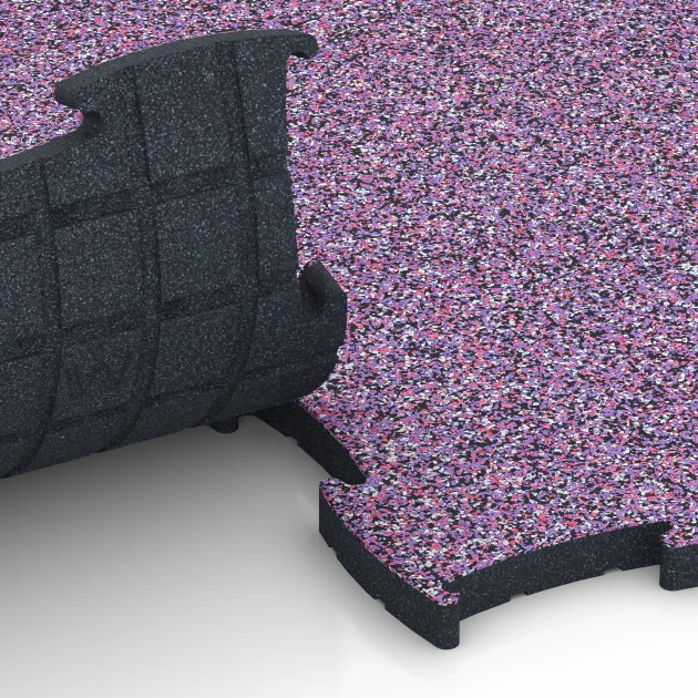 Le gros plan sur le système de connexion des revêtements de sol WARCO 6891 - Dalle Fitness Max en couleur Lavande. Les dimensions 97,1 x 97,1 x 2,8 cm.