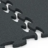 Le gros plan sur le système de connexion des revêtements de sol WARCO 6966 - Fitness Premium sol technique en couleur Anthracite. Les dimensions 45,9 x 45,9 x 1,8.