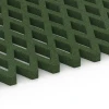 Großaufnahme vom Verbindungssystem von WARCO-Boden 7011 - Fallschutz-Rasengittermatte im Farbdesign Grasgrün. Abmessungen 100 x 100 x 4 cm.