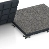 Großaufnahme vom Verbindungssystem von WARCO-Boden 7141 - Outdoor-Fitnessboden im Farbdesign Dunkelgrauer Granit. Abmessungen 60 x 60 x 4 cm | 0,36 m².
