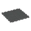 La vue du dessous ou de la face inférieure, c’est-à-dire la face inférieure de la pièce moulée WARCO 3375 - Tapis de Protection Fitness au format 1000 x 1000 x 30 mm.