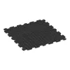 La vue du dessous ou de la face inférieure, c’est-à-dire la face inférieure de la pièce moulée WARCO 3925 - Dalle polyvalente pour chiens au format 1000 x 1000 x 18 mm.