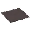 La vue du dessous ou de la face inférieure, c’est-à-dire la face inférieure de la pièce moulée WARCO 1126 - Sol de Fitness Compact au format 970 x 970 x 16 mm.