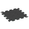 La vue du dessous ou de la face inférieure, c’est-à-dire la face inférieure de la pièce moulée WARCO 6812 - Sol agility pour chiens au format 98 x 98 × 1,8 cm.