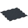 La vue du dessous ou de la face inférieure, c’est-à-dire la face inférieure de la pièce moulée WARCO 6925 - Dalle clipsable sol d'exposition au format 97,1 x 97,1 × 1,8 cm.