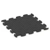 La vue du dessous ou de la face inférieure, c’est-à-dire la face inférieure de la pièce moulée WARCO 6852 - Fitness Active dalle au format 98 x 98 x 2,8 cm.