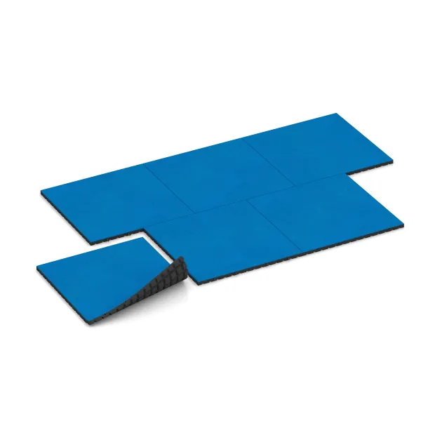 Typische Verlegung oder Einbausituation für den Artikel 0765 von WARCO - Fallschutzmatte, Farbton Himmelblau in der Abmessung 1000 x 1000 x 40 mm.